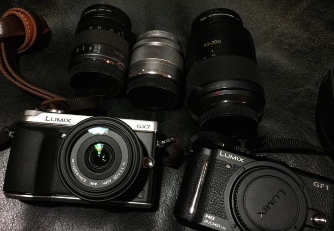 今2台のLUMIXが手元にある。GF1とGX7。このサイズの四角いカメラが好み。25ミリのパンケーキ、14-45ミリ、シルバーの35-100ミリ、45-200ミリの望遠と揃った。