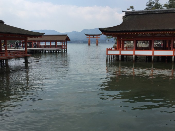 安芸の宮島。言わずと知れた日本三景。平家の栄華が偲ばれます。